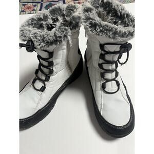 Totes Eve Women Size 7 White Faux‎ Fur Lined Nylon Waterproof Cold Weather Boots